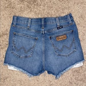 WRANGLER high rise jean shorts, size 0